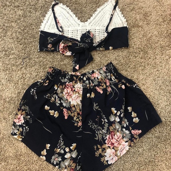 Shein Two Piece Set Floral & Crotchet Top | Size Small - Picture 3 of 3